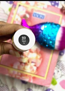 2 ITEMS BOX 📦 STAY QUIRKY Primer &amp; MAKEUP BRUSH