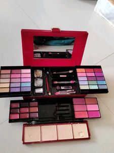 Makup Kits