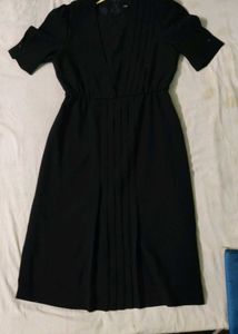 Elegant Pleated Black Dress