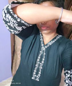 Mahira&#39;s Black Embroidered Kurti