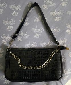 Chic Black Shoulder Sling Bag! 🐈‍⬛⭐