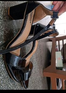 Total 5 Clothes+ 2 Heel