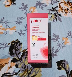 Plum Squalane &amp; Vitamin E Dewy-Bright Sunscreen