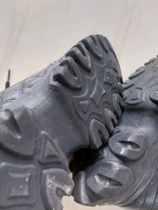 Unisex used Sneaker.