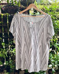 BRAND NEW TOP.3XL