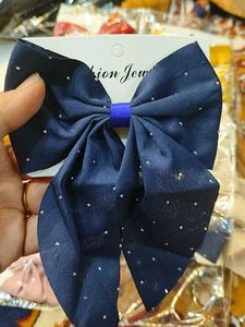 Trending Bow Clip
