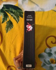 New Moon by Stephenie Meyer