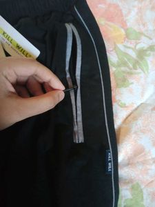 Unisex Black Solid Sports Shorts(Capris) - XL