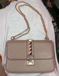 VALENTINO GARAVANI Elegant Shoulder Bag