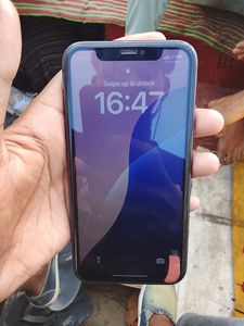 iPhone 11 - Excellent Condition!