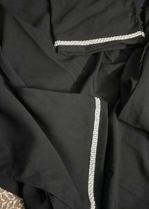 Style Zip Black Abhaya