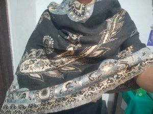 Elegant shawls reversible you can wear in 2 side