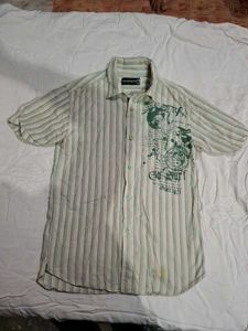 mai ek half tshirt bech raha hu