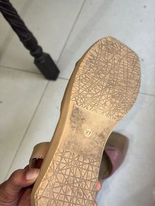 Elegant Walkway Sandals