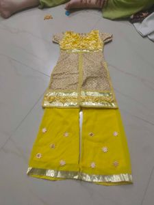 Girls&#39; Yellow Salwar Kameez
