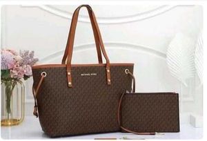 MK JET SET LARGE TOTE BAG WITH ZIPPER POUCH