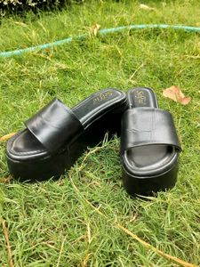 Black Chunk Wedges