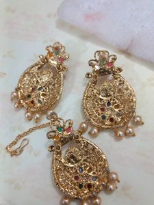 Beautiful Heavy Kundan Earrings With Mang Tikka