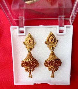Elegant Gold Dangle Earrings
