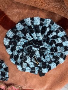 laddu Gopal wollen dress size 4,5 only 1 dres