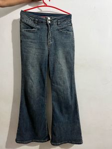 Classic Bootcut Jeans – Timeless Fit, Effortless S
