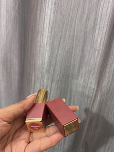 NYKAA Lipstick - athleisure