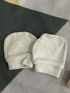 Popees Baby Cap Socks Mittens Set