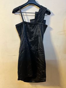 Chic Black One-Shoulder Dress