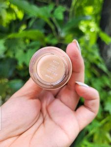e.l.f. Halo Glow Shade 1 Fair,Used for Swatch Only