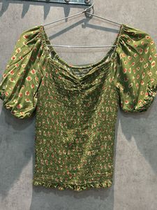 🌸Green Floral Smocked Top🌸