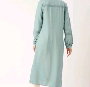 Women Sea Green solid Longline Shrug