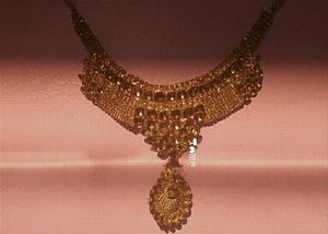 🌟Elegant Gold-Tone Necklace Set🔥🔥