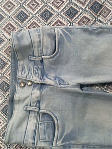 Stylish Light Wash Skinny Jeans