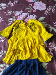 Yellow &amp; Navy Girls Outfit