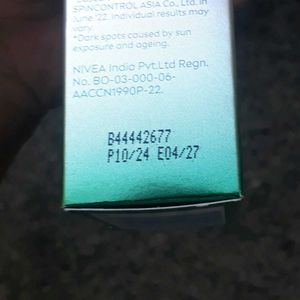 NIVEA Luminous Even Glow Oil Control Face Serum wi