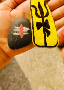 Hand-Painted Spiritual Stones – Trishul &amp; Shivling
