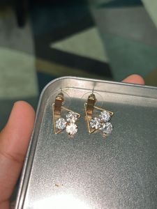 Small Triangular Studs