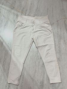 White High-Waisted Jeans