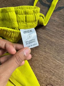 brand new Yellow  lagging