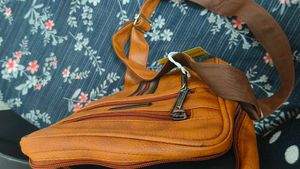 Montbold Hand Bag/Crossbody Bag