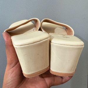 Zudio Cream Heels For Women