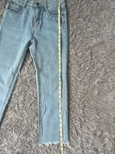 Light Wash Frayed Hem Jeans