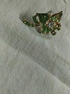 Elegant Green Floral Necklace