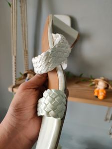 Unused White Stylish Party Wear Sandal