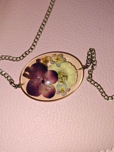 Leafy Affair Floral Pendant Necklace