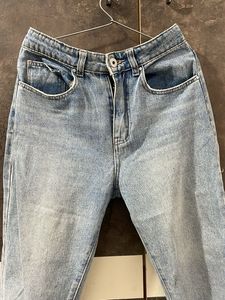 New Jeans N Looks Verry Classy ..