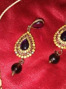 Necklace With Earing And Teeka