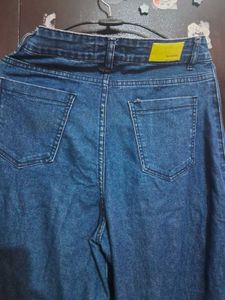 Wide Leg Cargo Jeans