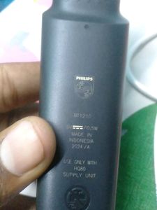 Phillips Charged Trimmer With Data Cable