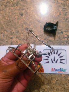 2 Hair Clutcher With head sticker